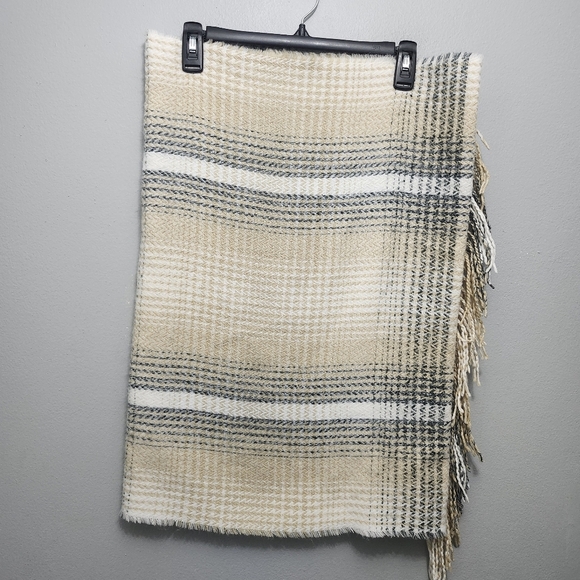 H&M women's plaid scarf cream 71×24 - Picture 1 of 3